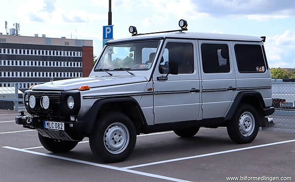 Mercedes-Benz 300 GD 2 of 23