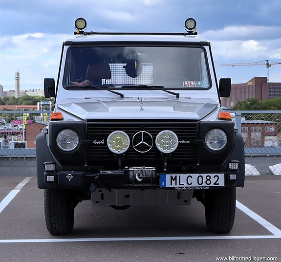 Mercedes-Benz 300 GD 12 of 23