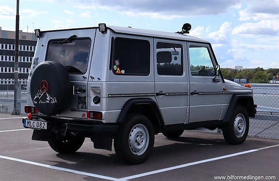 Mercedes-Benz 300 GD 13 of 23