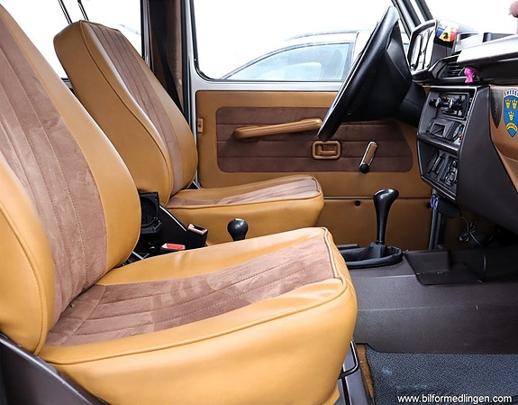 Mercedes-Benz 300 GD 16 of 23