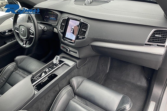 Volvo XC90 11 of 28
