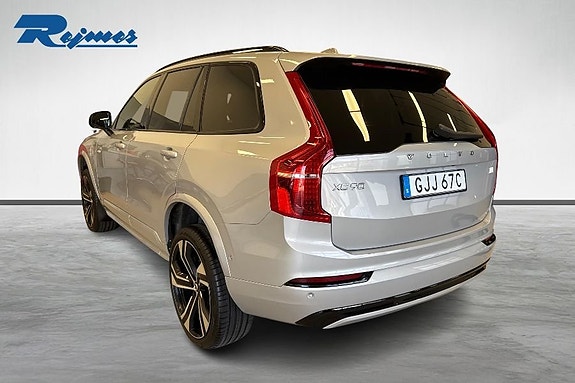 Volvo XC90 2 of 23