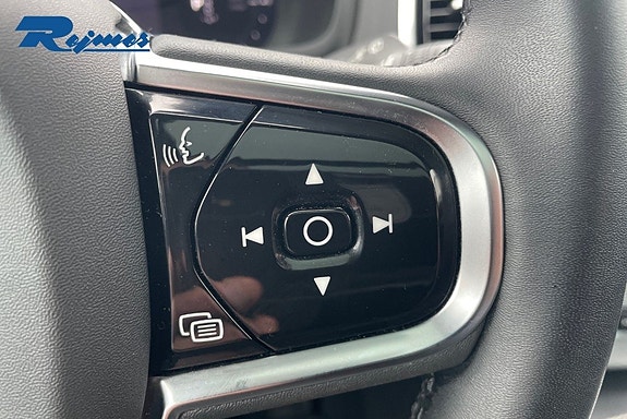 Volvo XC90 15 of 28