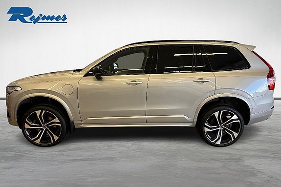 Volvo XC90 3 of 23