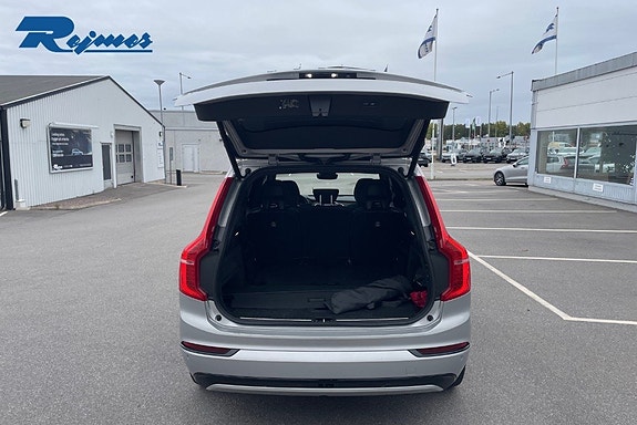 Volvo XC90 24 of 28
