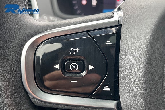 Volvo XC90 14 of 28