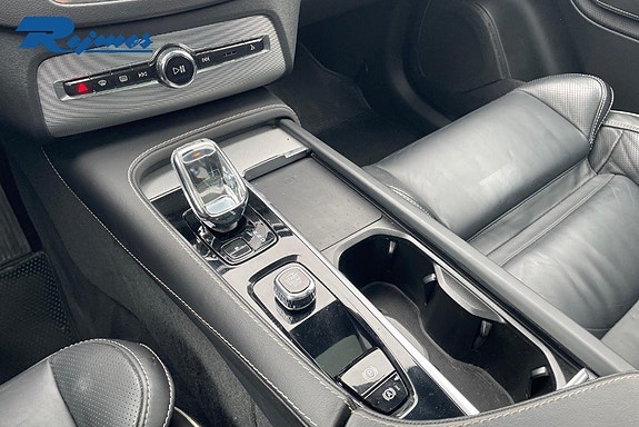 Volvo XC90 13 of 28