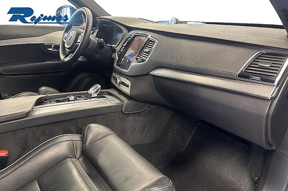 Volvo XC90 13 of 23