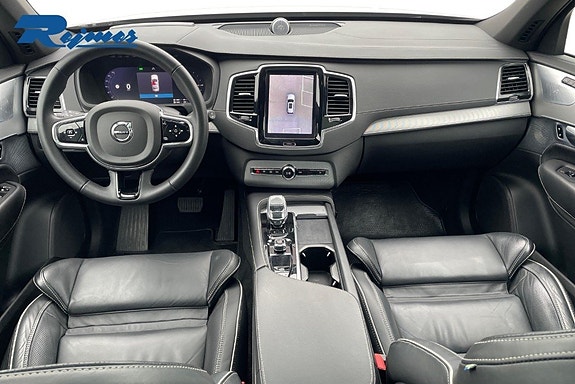 Volvo XC90 10 of 28