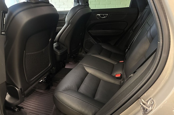 Volvo XC60 12 of 18