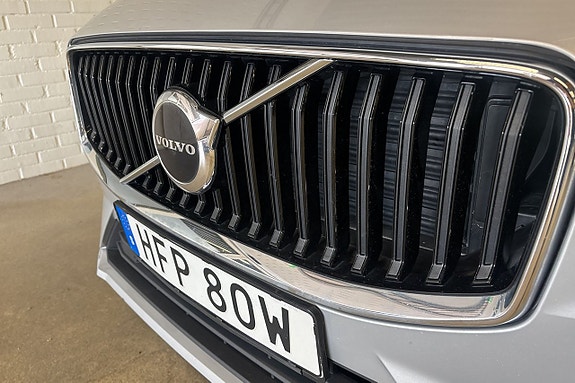 Volvo XC60 2 of 18