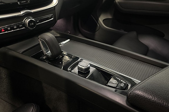 Volvo XC60 11 of 18