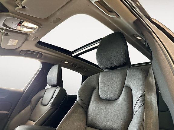 Volvo XC60 13 of 26
