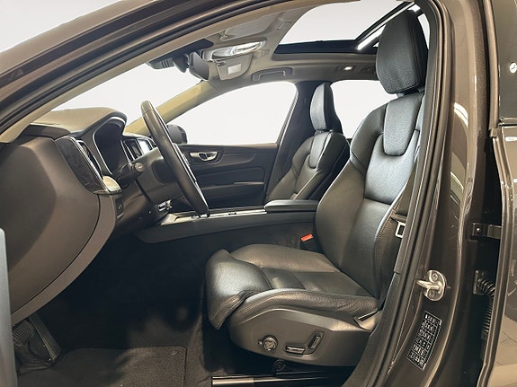 Volvo XC60 10 of 26