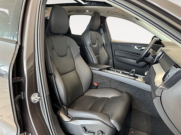 Volvo XC60 11 of 26