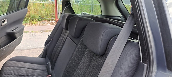 Renault Megane 12 of 16