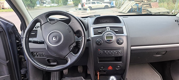 Renault Megane 14 of 16