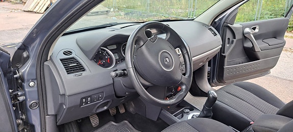 Renault Megane 9 of 16
