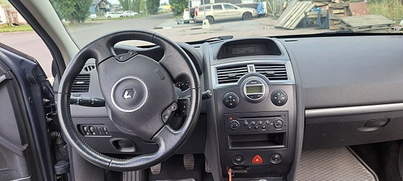 Renault Megane 15 of 16