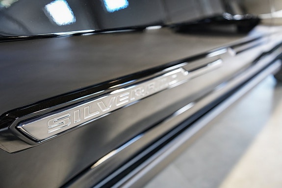 Chevrolet Silverado EV 11 of 30