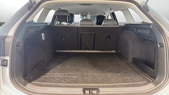 Volkswagen Passat 13 of 14