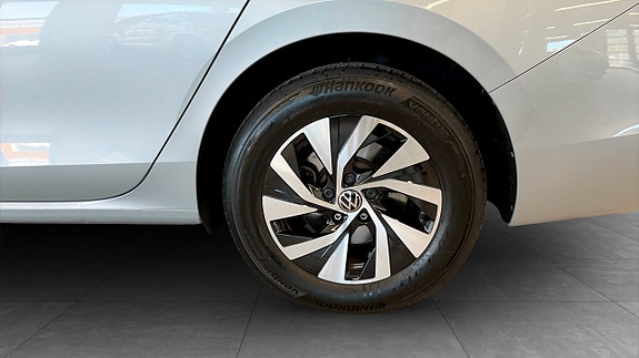 Volkswagen Passat 6 of 14