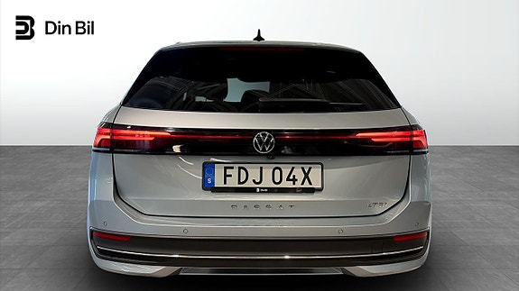 Volkswagen Passat 5 of 14