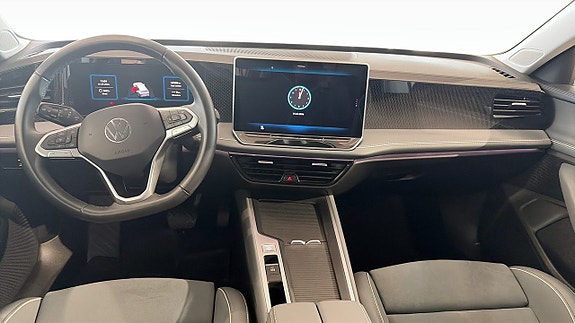 Volkswagen Passat 10 of 14