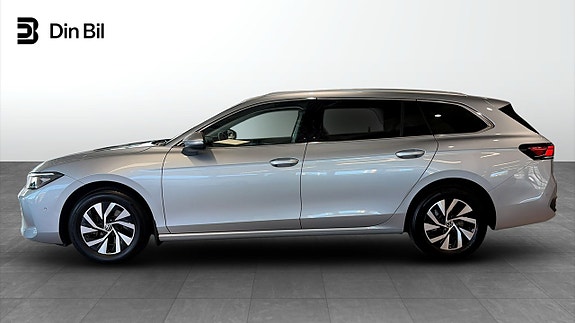 Volkswagen Passat 2 of 14