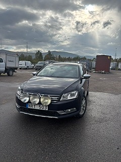 Volkswagen Passat Alltrack 2 of 7