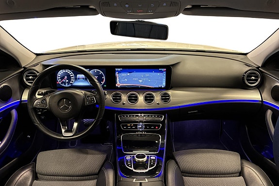 Mercedes-Benz E220 10 of 23