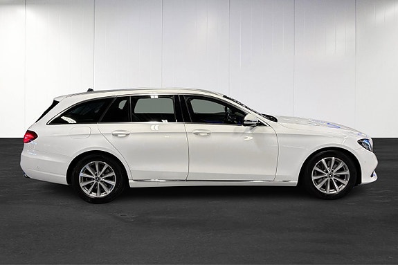 Mercedes-Benz E220 8 of 23
