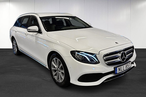 Mercedes-Benz E220 2 of 23