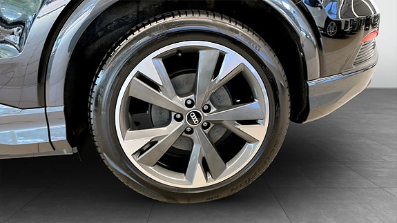 Audi Q4 e-tron 6 of 21