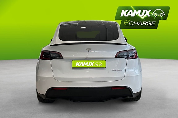 Tesla Model Y 5 of 26