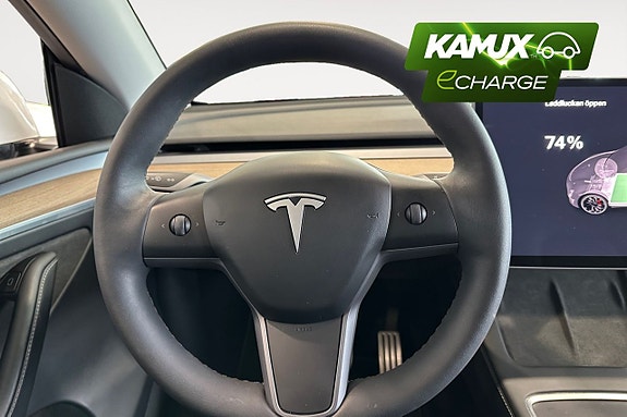 Tesla Model Y 13 of 26