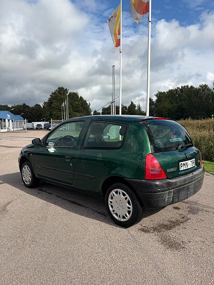 Renault Clio 2 of 6