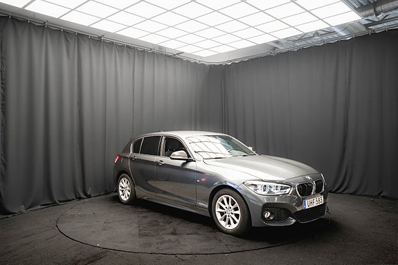 BMW 120i 4 of 19