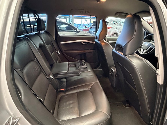 Volvo XC70 13 of 30