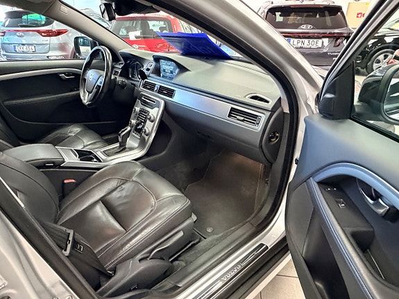 Volvo XC70 11 of 30