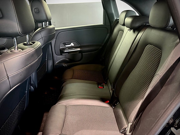 Mercedes-Benz B180 4 of 14