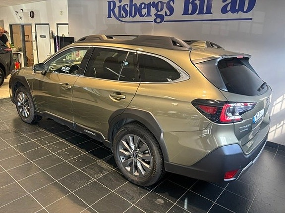 Subaru Outback 4 of 12