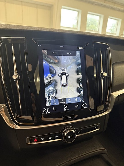 Volvo V90 Cross Country 10 of 22
