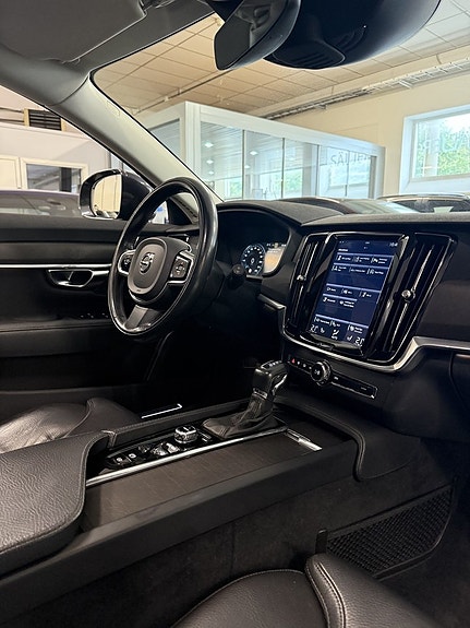 Volvo V90 Cross Country 13 of 22