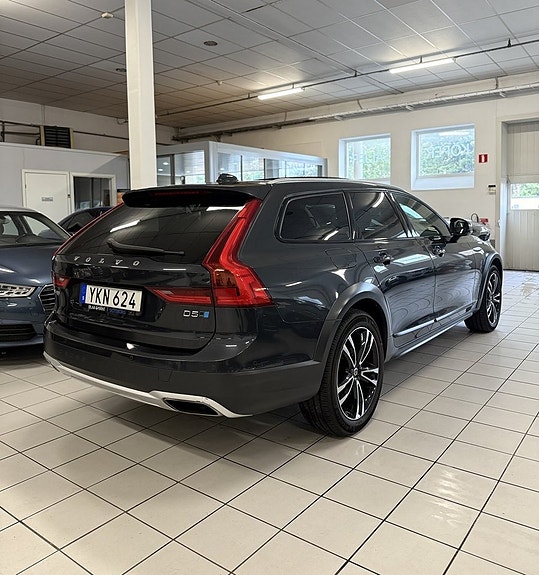 Volvo V90 Cross Country 3 of 22