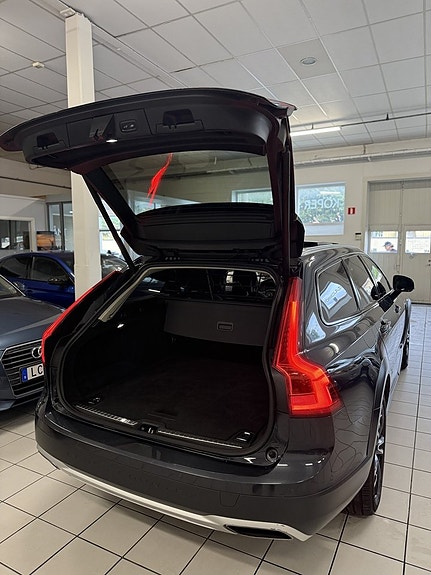 Volvo V90 Cross Country 4 of 22