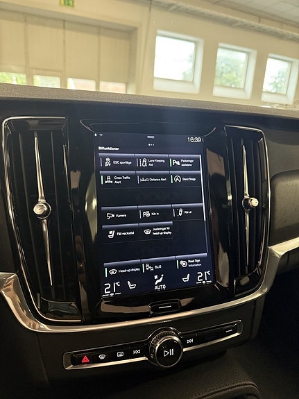 Volvo V90 Cross Country 11 of 22