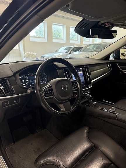 Volvo V90 Cross Country 7 of 22