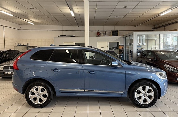 Volvo XC60 2 of 23