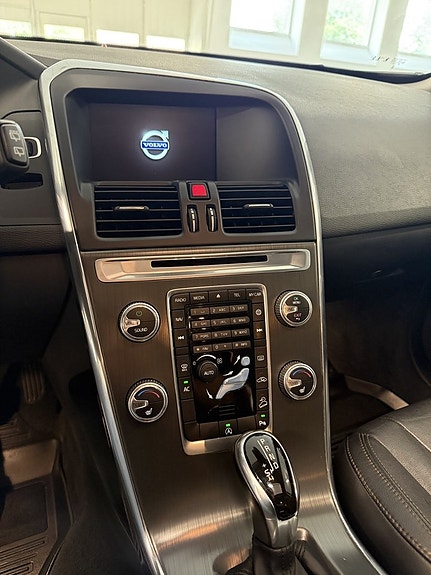 Volvo XC60 11 of 23